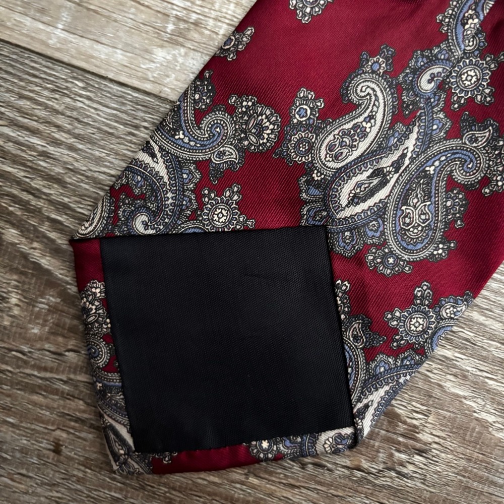 Bill Blass Men's Necktie Dark Red Floral Pattern 100% Silk - Picture 5 of 7
